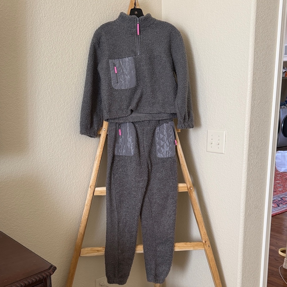 btween Charcoal Gray Sherpa Set Fleece & Joggers with Pink Accents